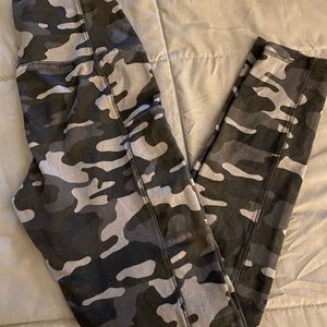 NY&Co. Camo Leggings